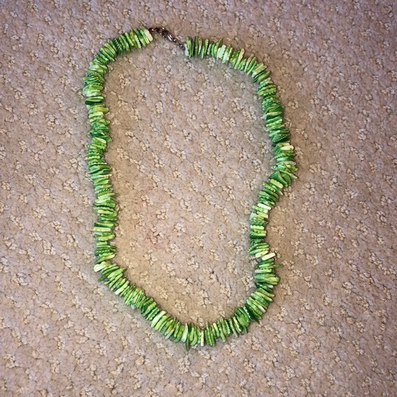 Jewelry - Green seashell necklace !!!